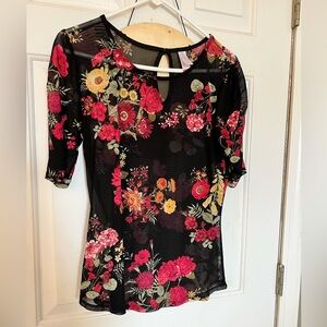 5/25$ Sheer floral top
